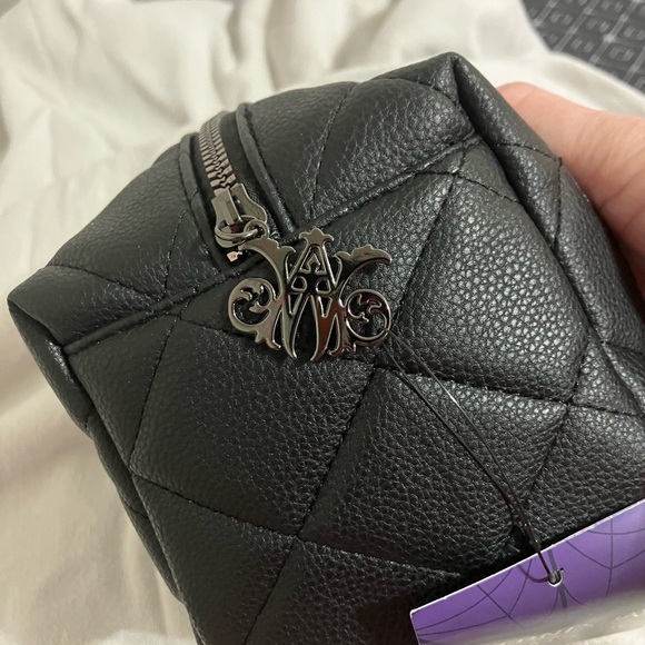 Primark Black Quilted Cosmetic Bag - Picture 3 of 3